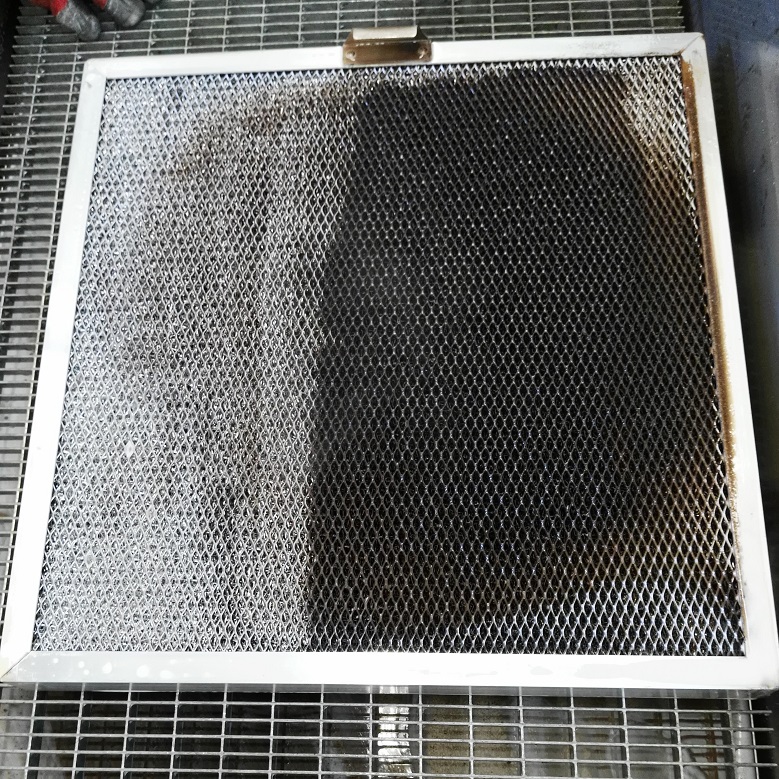 Oil filter: Left crudely cleaned, right uncleaned