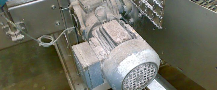 Reinigung in der Großbäckerei 5 Elektromotor, Mehl, Mehlstaub, verschmutzt, reinigen, Bäckerei, Großbäckerei