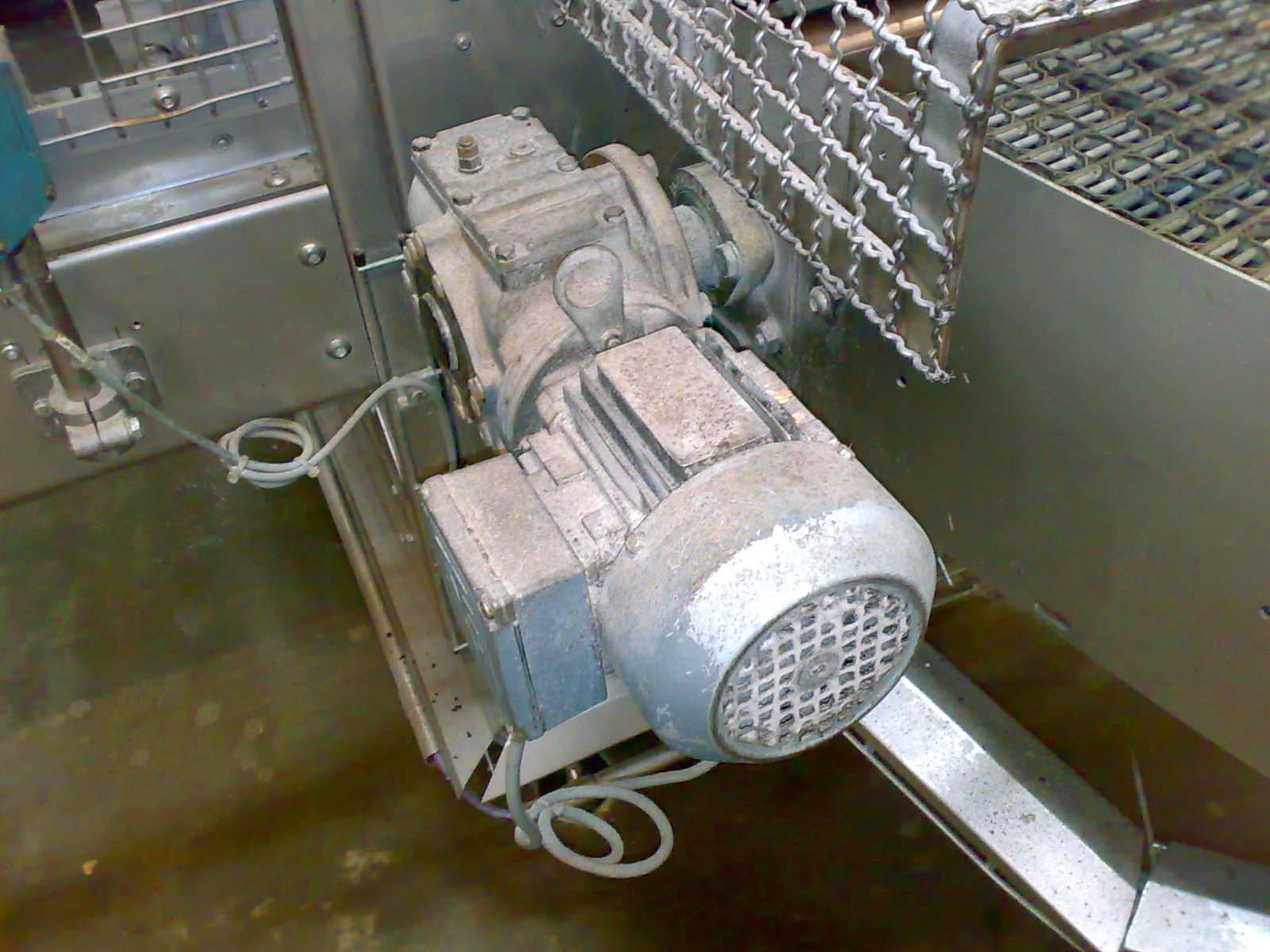 Reinigung Elektromotoren 3 Elektromotor, Mehl, Mehlstaub, verschmutzt, reinigen, Bäckerei, Großbäckerei