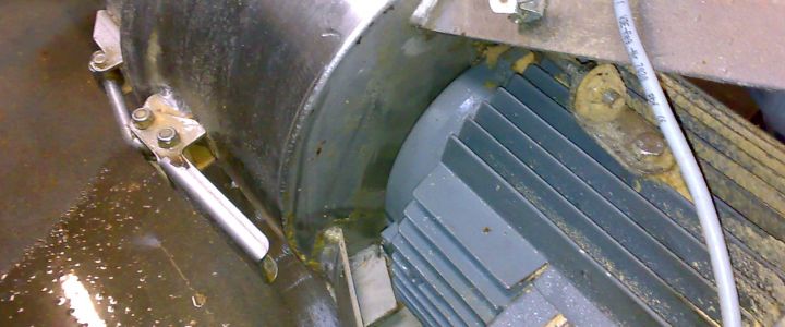 Reinigung in der Großbäckerei 7 Elektromotor, Zylinder, gereinigt, Mehl, Mehlstaub, Bäckerei, Großbäckerei