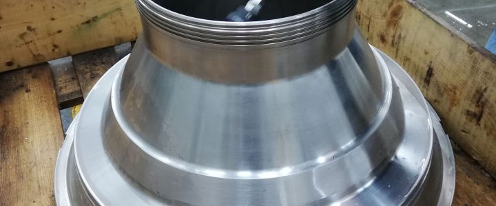 Reinigung von Stärke und Gluten an Dekanter-Zentrifugen und Schnecken abreinigen 3 Reinigung des Trommeldeckels eines Separators
