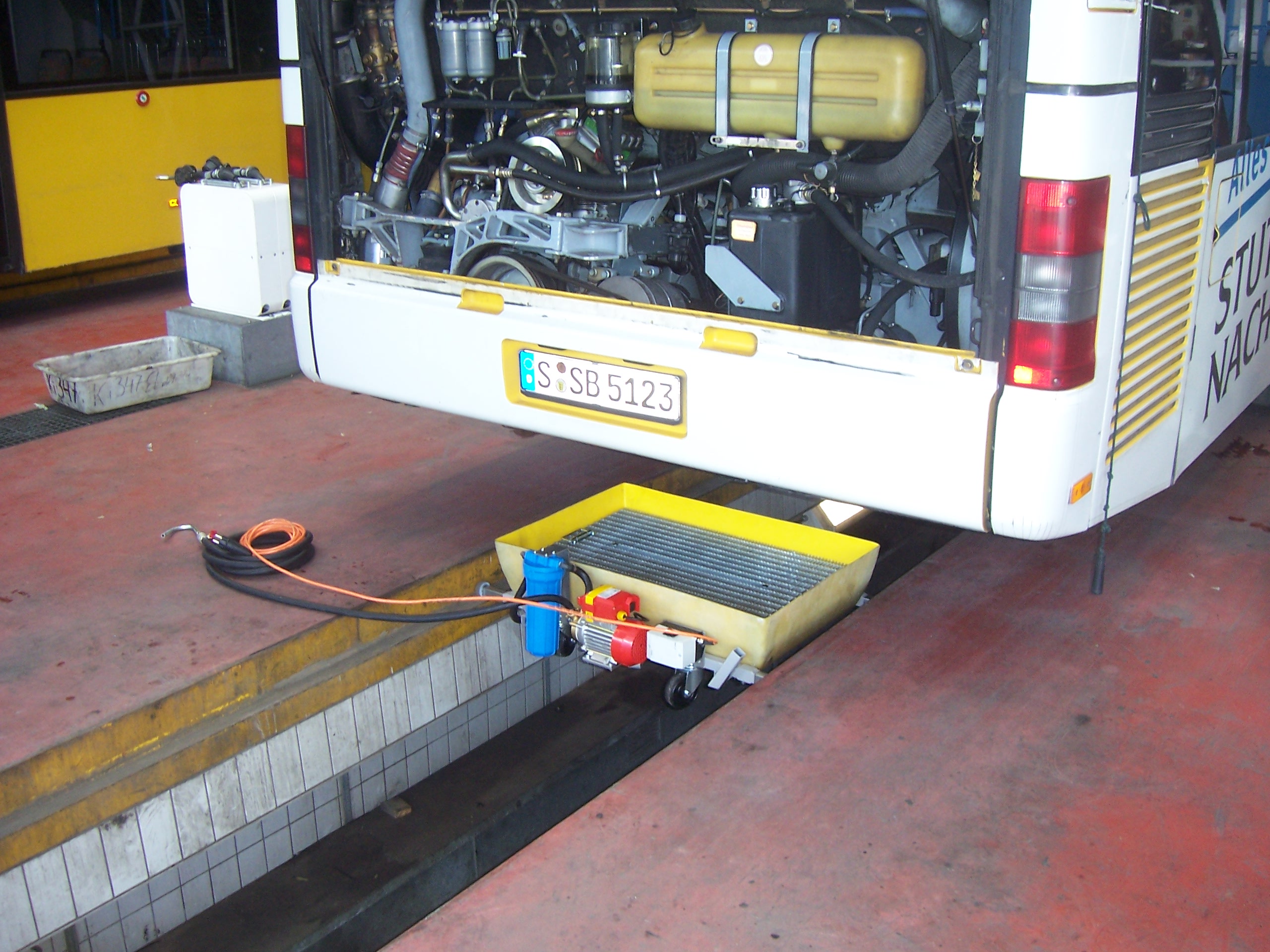 Recycling von Kühlmittel in der Grube, Bus des Öffentlichen Personen-Nahverkehrs ÖPNV