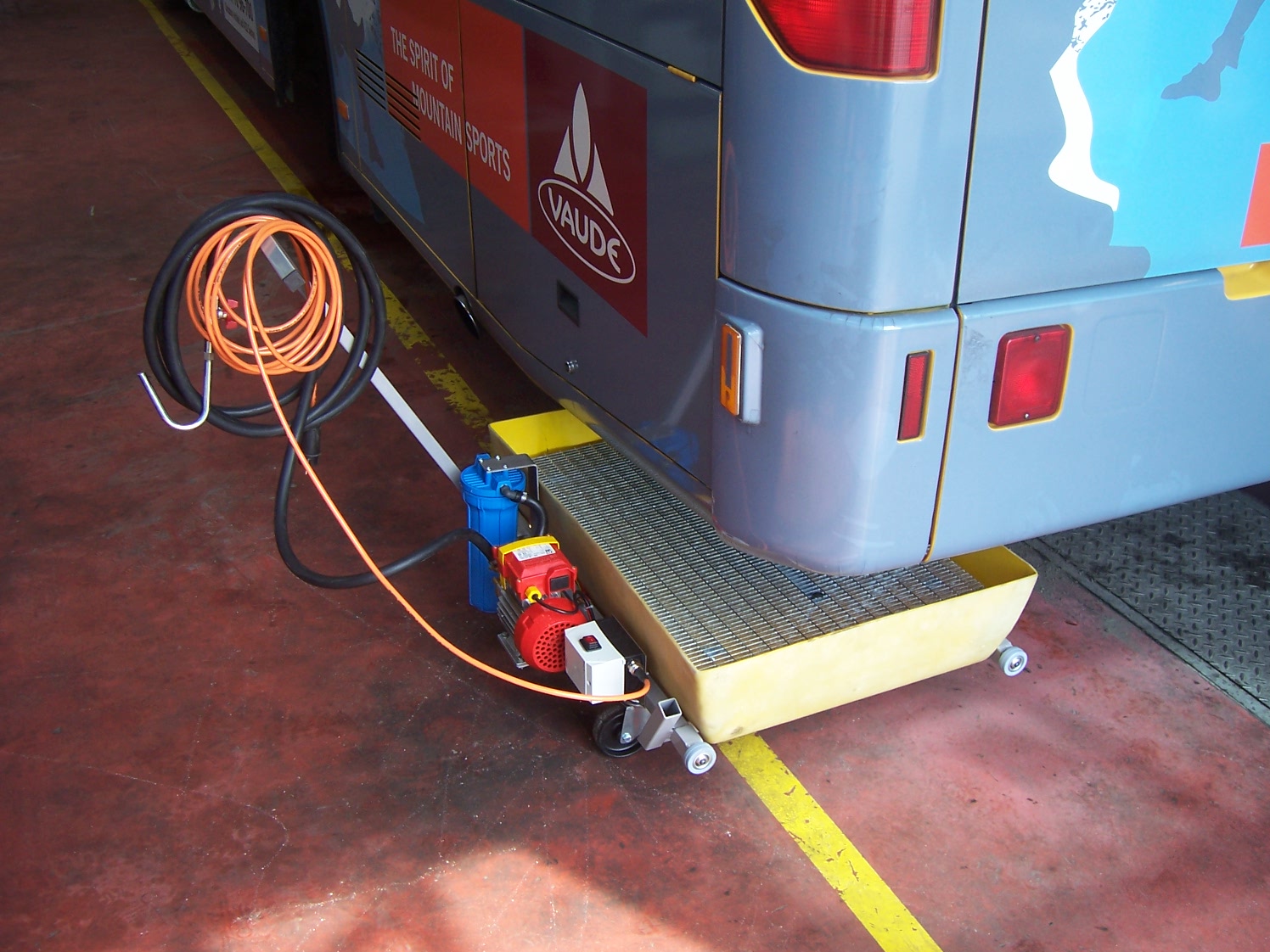 Recycling von Kühlmittel, Bus des Öffentlichen Personen-Nahverkehrs ÖPNV
