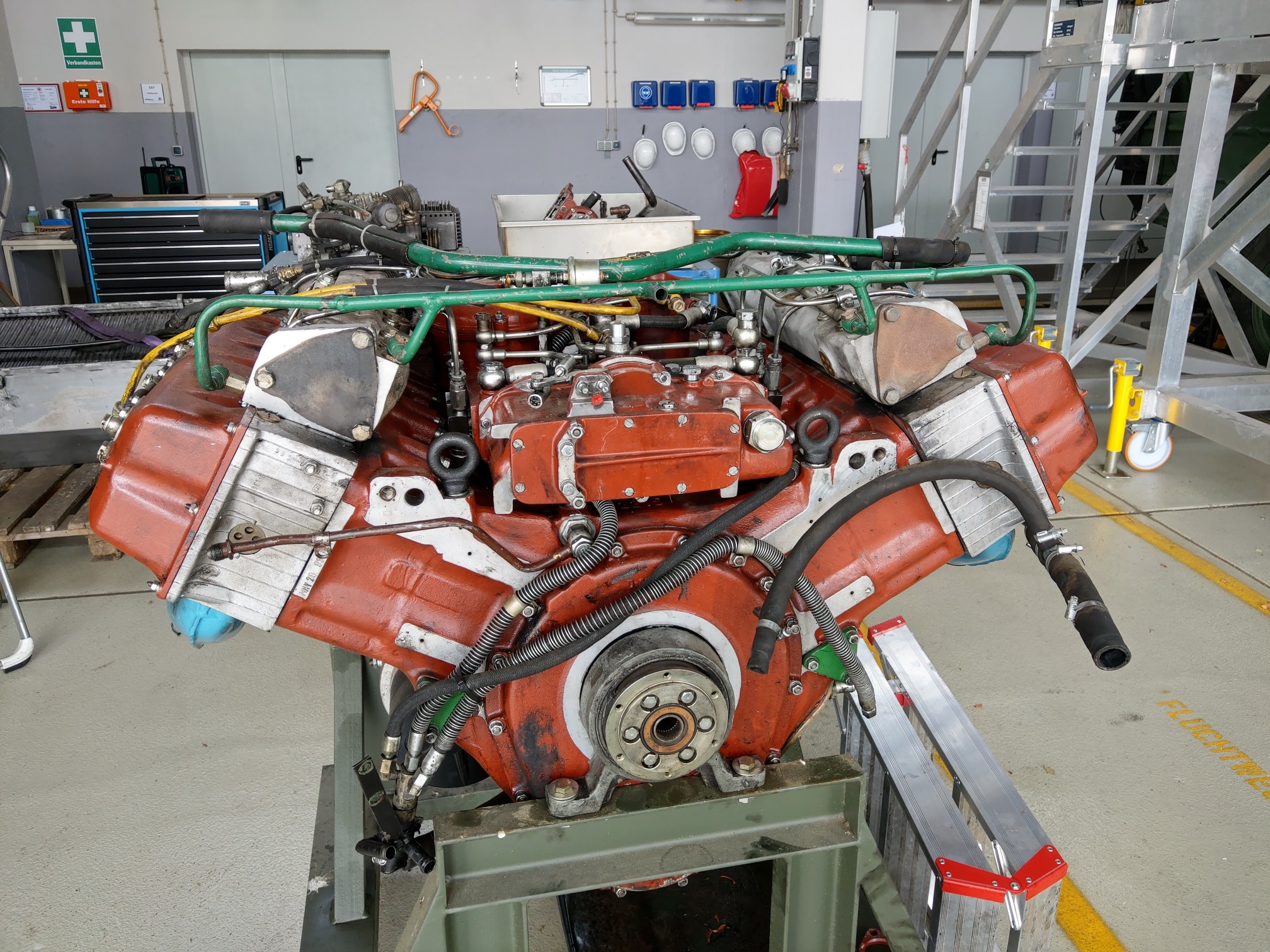 Panzermotor aufgebockt von vorne