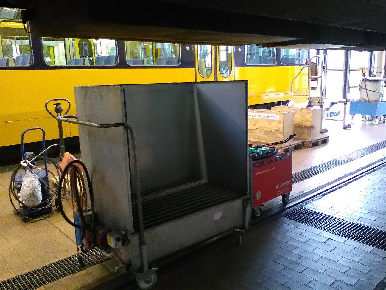 Großwanne SRS, Reinigen von Zügen und Bahnen