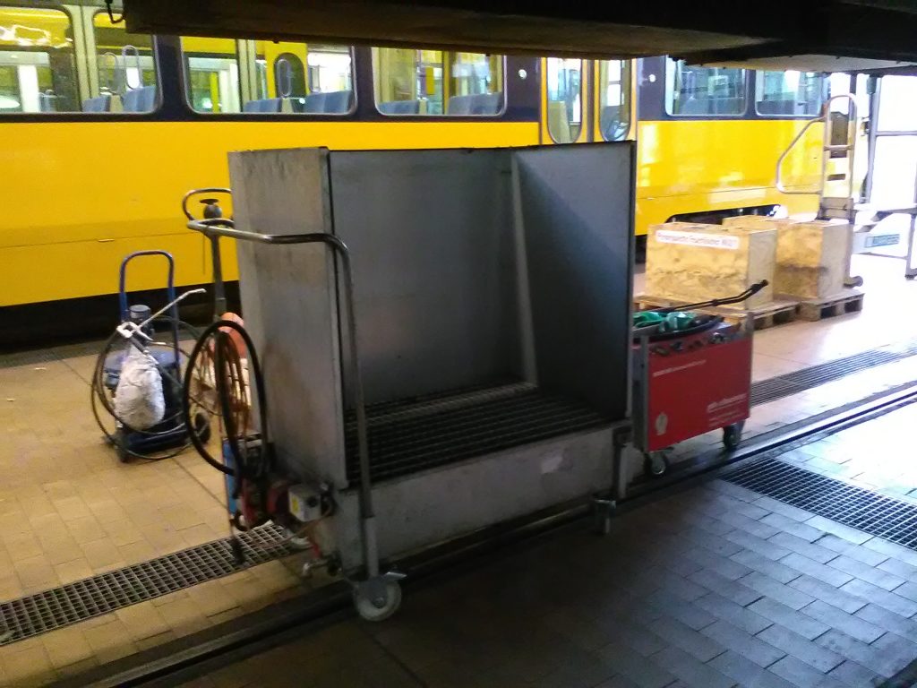 Umweltfreundlich sauber – Reinigung im Bahnbetrieb 4 Großwanne für Teilereinigung